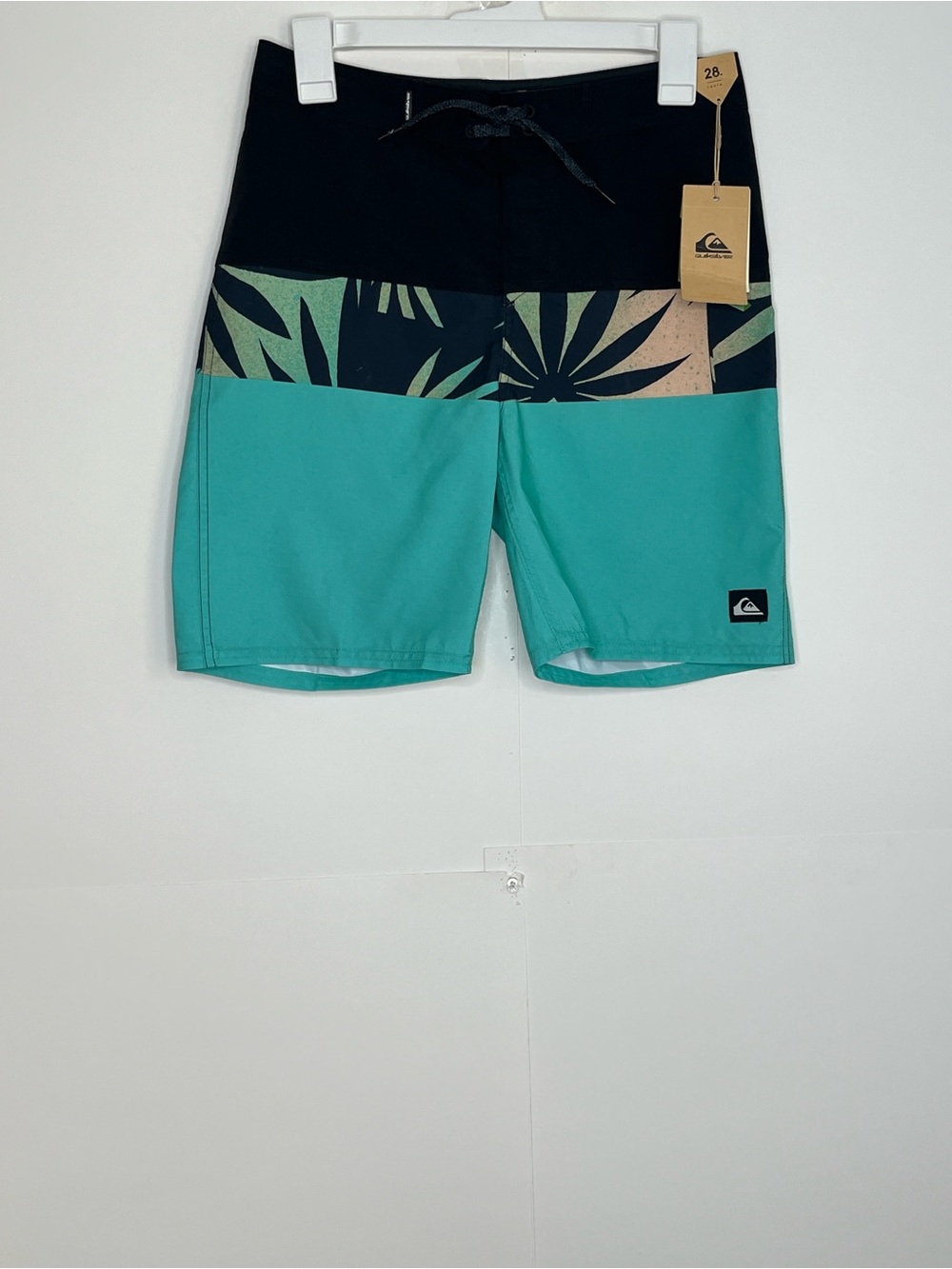 Quicksilver Boys Board Shorts Size 28